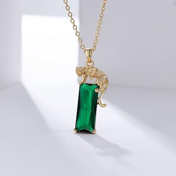 Neiman Marcus 14k Gold Plated Green Crystal Leopard Pendant Necklace - Picture 5 of 5